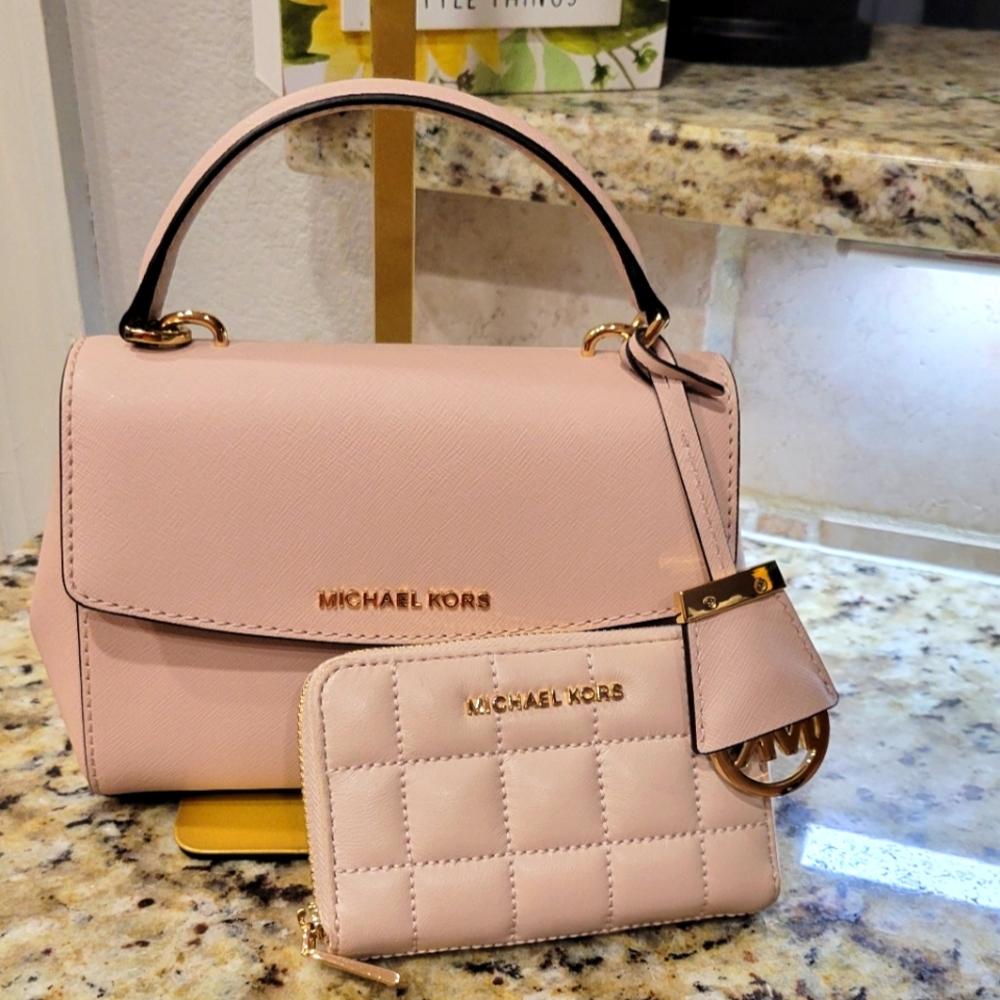 Michael Kors Matching Purse And Wallet Set With MK Gold Charm